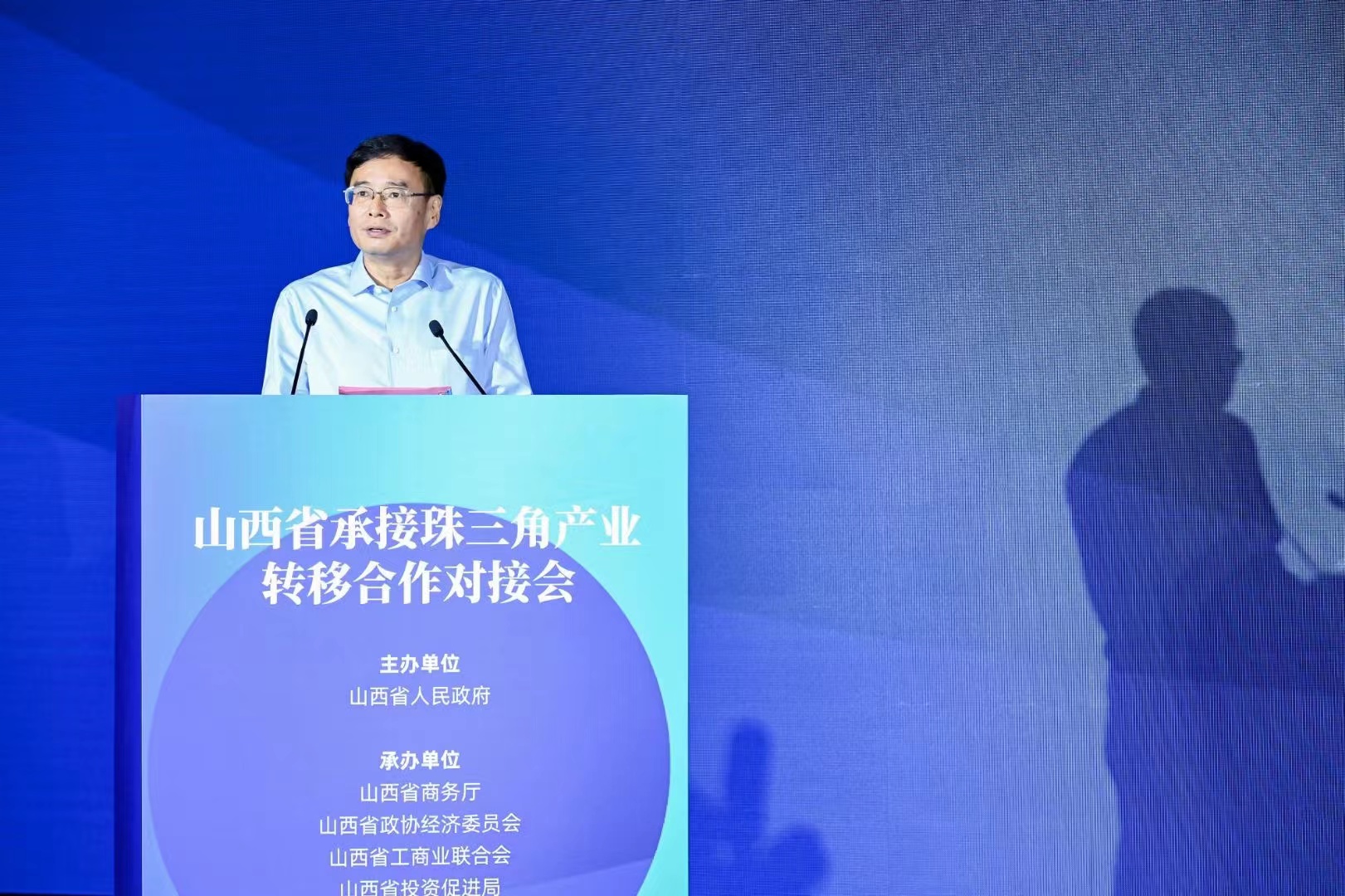 中投集團董事會主席張燦仰先生被聘任為臨汾市招商引資與招才引智大使 中投集團董事會主席張燦仰先生被聘任為臨汾市招商引資與招才引智大使